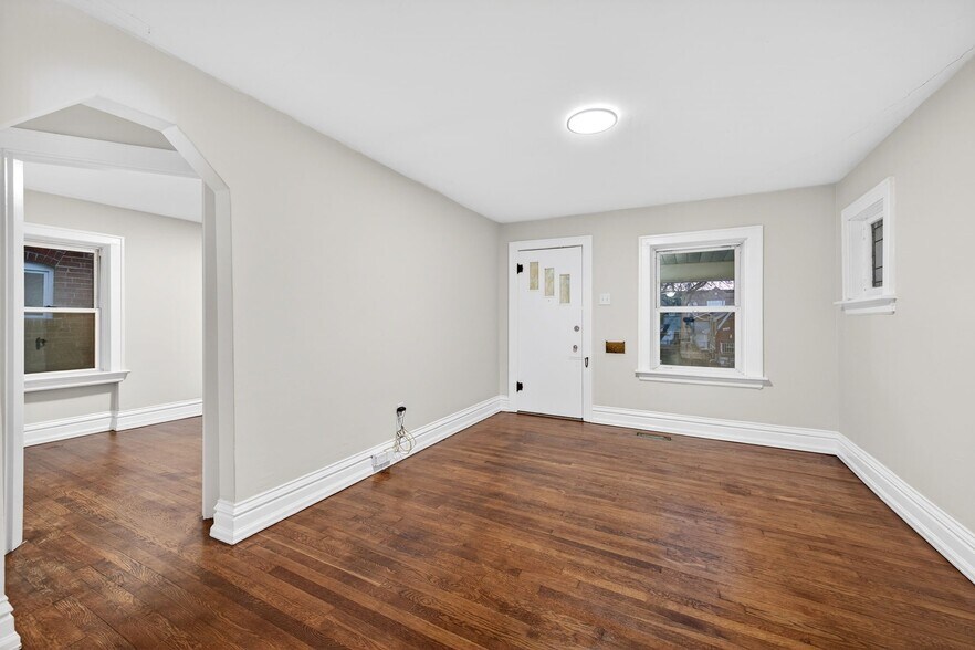Building Photo - 6135 Newport Ave