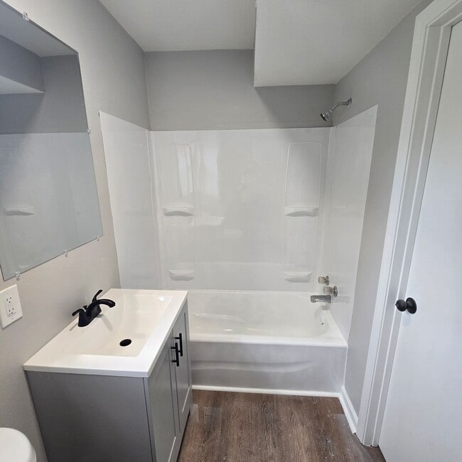 Building Photo - Completely Remodeled • 2/1 Duplex in Heber...