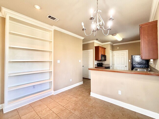 Building Photo - Three Bedroom Townhouse in Gated Community...