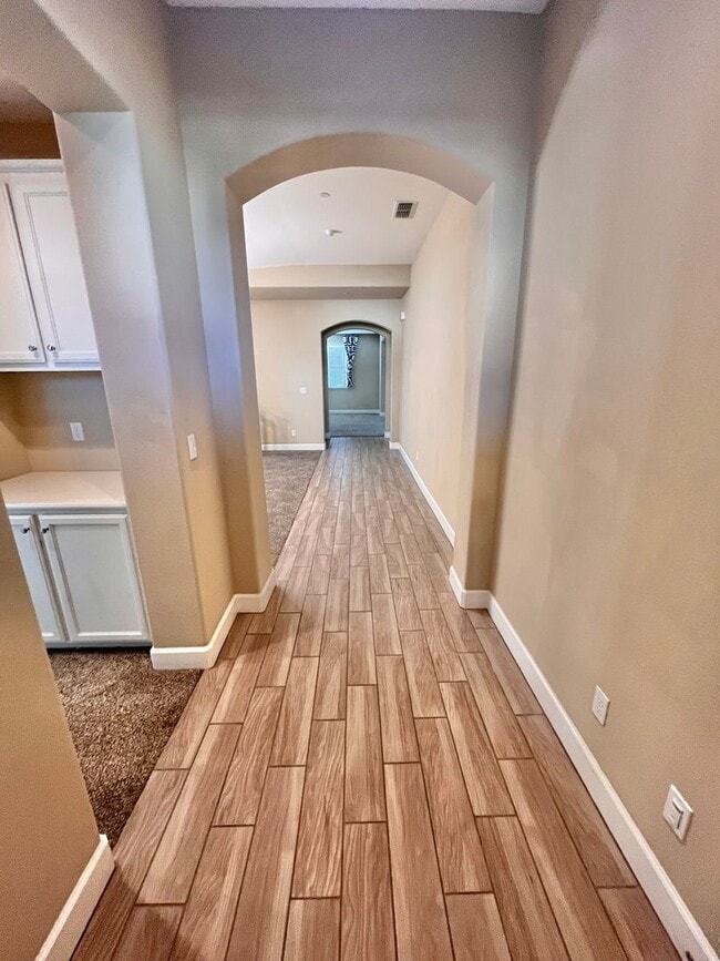 Building Photo - Beautiful 5 bed 3 1/2 bath with SOLAR! Great location!