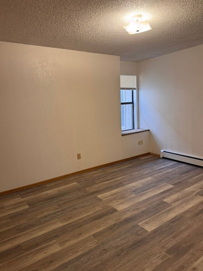 Building Photo - Sunny and Cute 2 Story, 2Bed, 1.5Bath Townhouse in Grand Junction!!!!