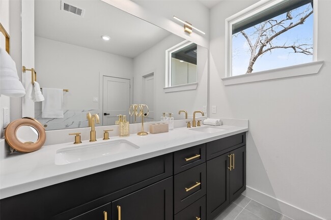 Building Photo - 975 Highland Lgt Ln