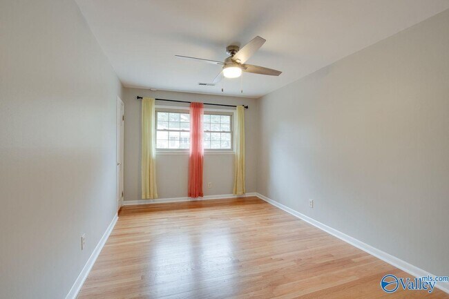 Building Photo - 2700 Briarwood Dr SE
