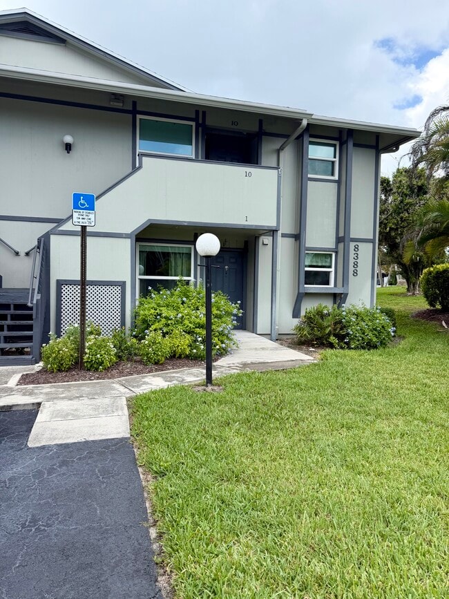 Building Photo - 8388 SE Croft Cir