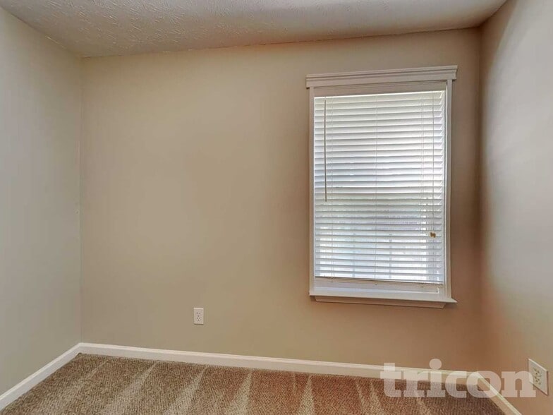 Building Photo - 250 Oak Grove Way