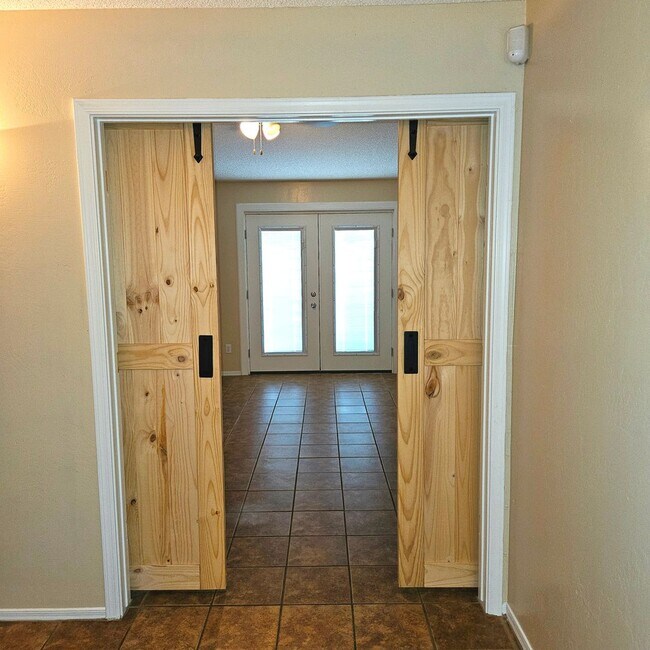Building Photo - Pool home available now!