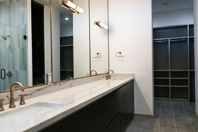 Building Photo - 8120 Stillmeadow Ct