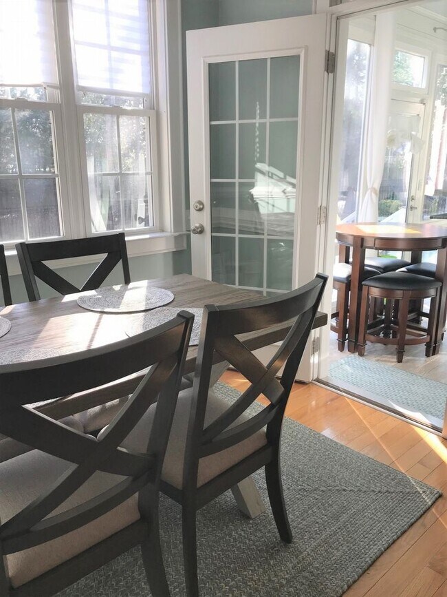 Building Photo - CROWN POINTE