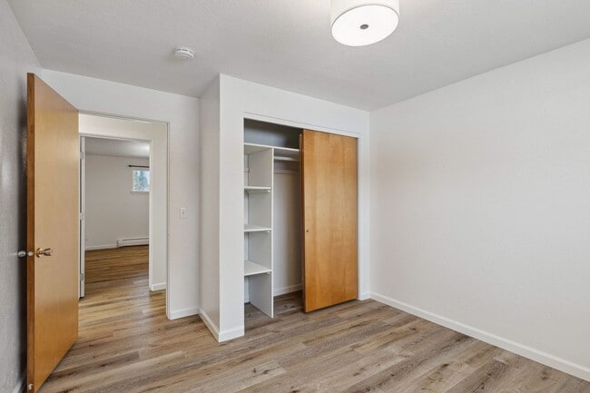 Building Photo - Knowles Properties