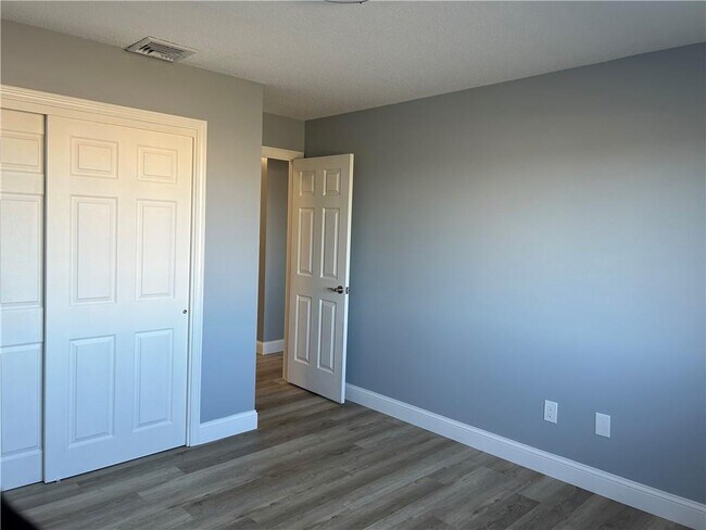 Building Photo - 728 Beverage Hill Ave