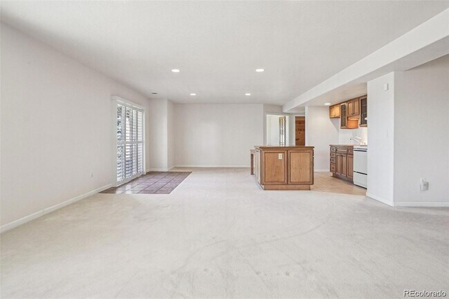 Building Photo - 6333 S Sicily Way