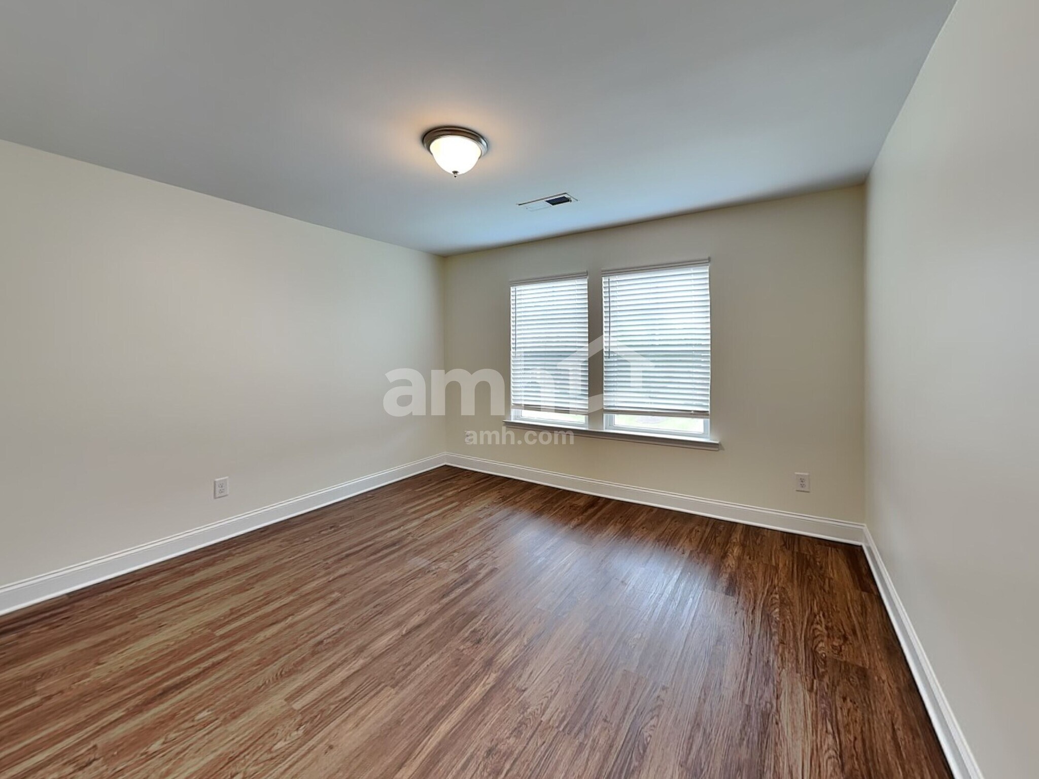 Building Photo - 241 Lake Vista Dr