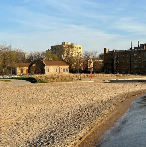 Building Photo - 1360 W Estes Ave