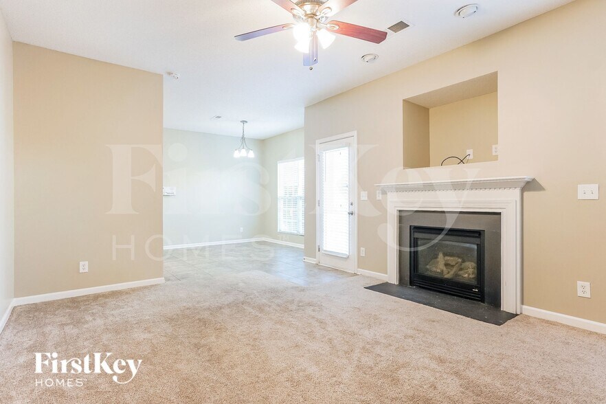 Building Photo - 6825 Winners Dr