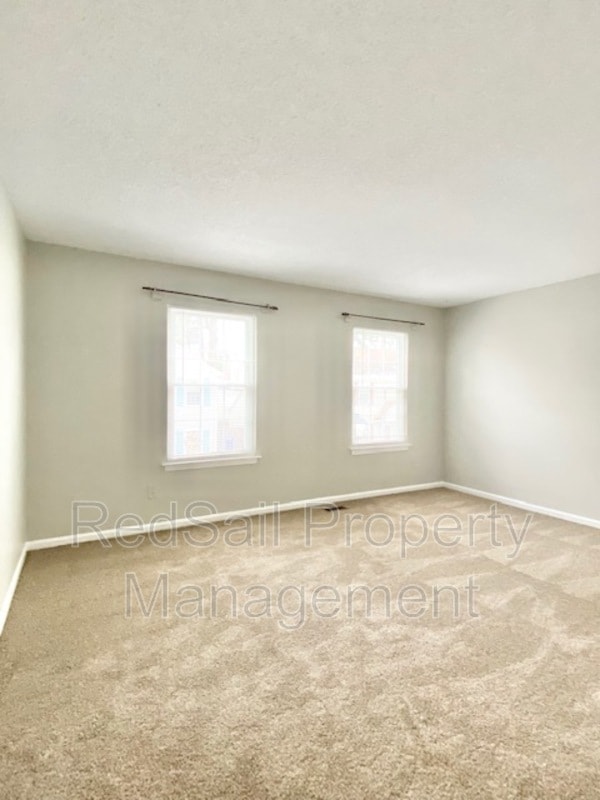 Building Photo - 200 S Hunt Club Run