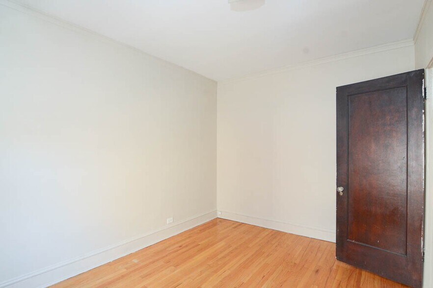 Building Photo - 1238 Oak Ave