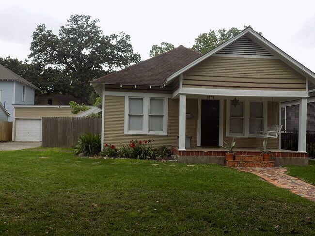 street view / garage to left back - 1505 Tulane St