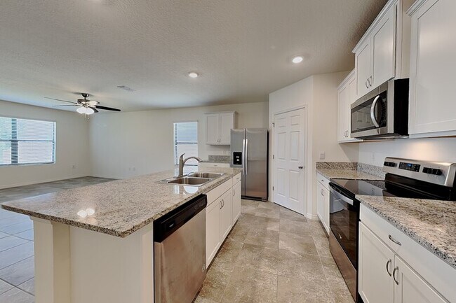 Building Photo - 3641 Peony Ct SE