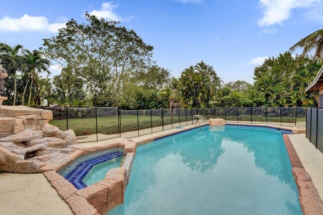 Building Photo - 5612 Harding St