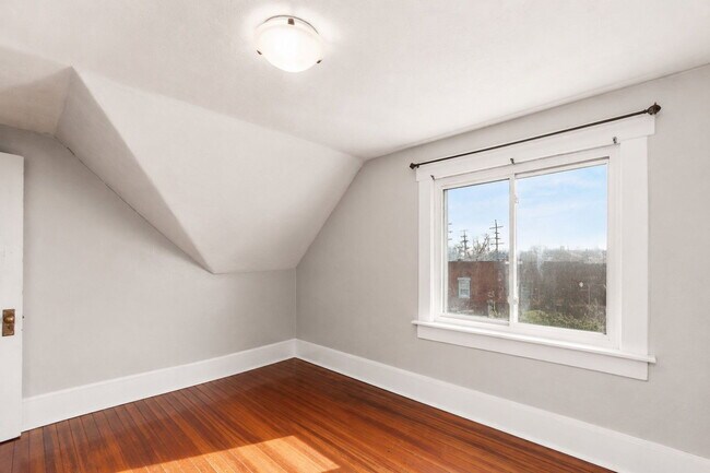 Building Photo - 204 Chittenden Ave