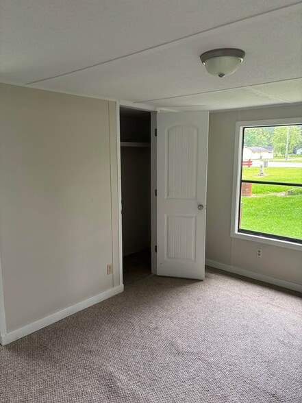 Building Photo - 103 Amberwood Ln