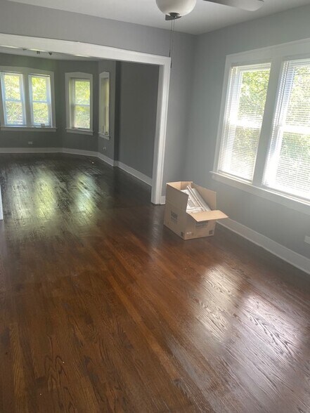 Building Photo - 7940 S Kingston Ave