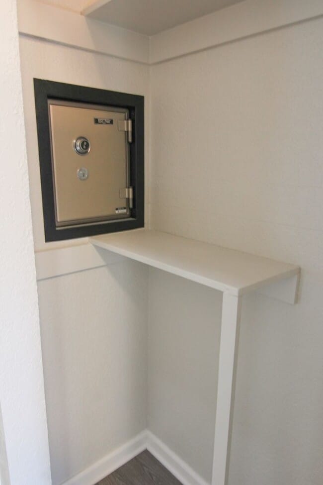Building Photo - Remodeled Redding Condo!