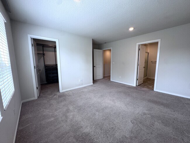 Building Photo - 896 N 18th Ave