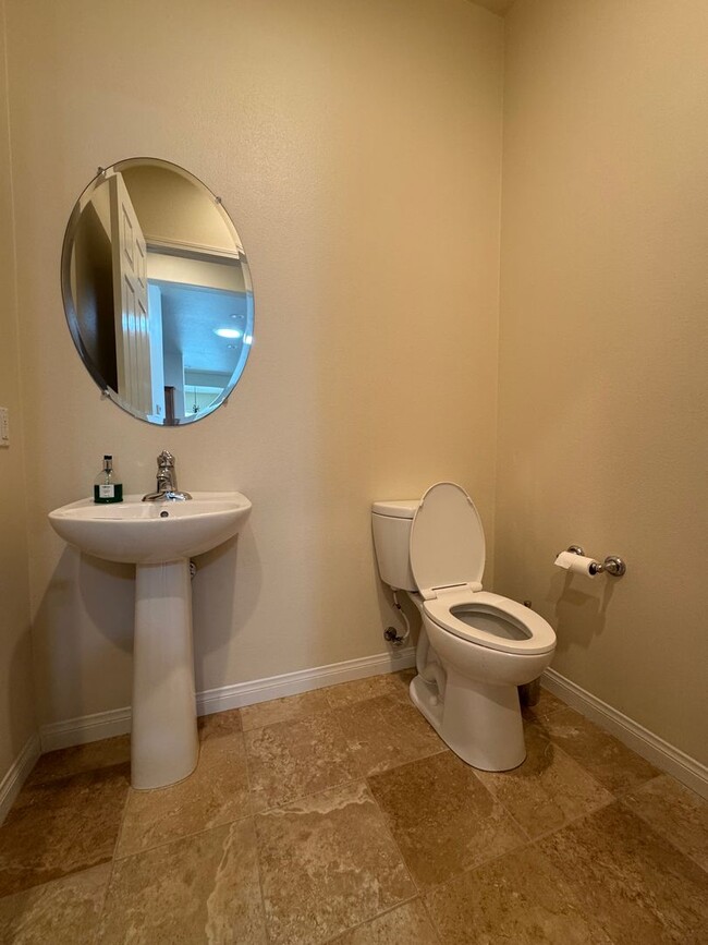 Building Photo - 55 + Community of Sun City Del Webb in App...