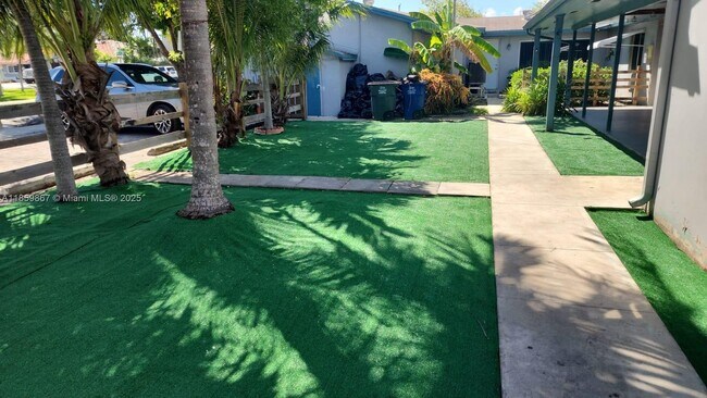 Building Photo - 729 NE 6th St