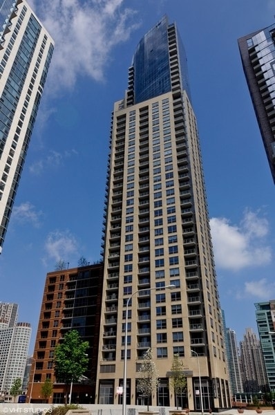 Building Photo - 420 E Waterside Dr
