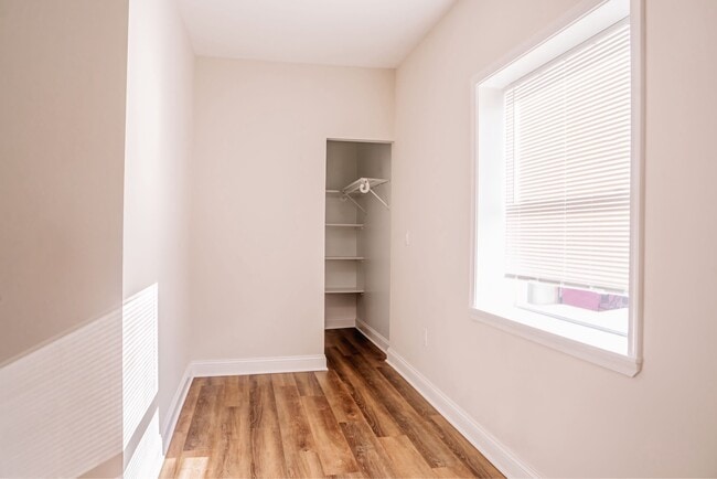 Building Photo - 1042 Edmondson Ave
