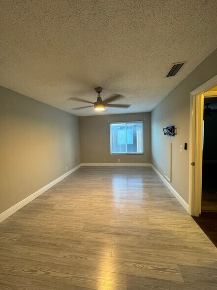 Building Photo - 5260 Bosque Ln