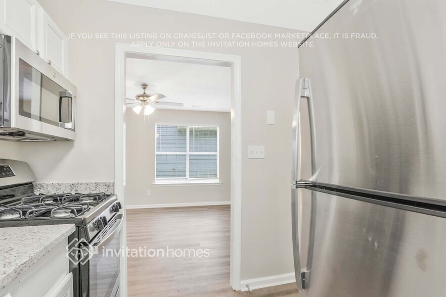 Building Photo - 3718 Oakwood Manor Ct