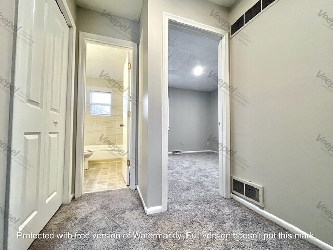 Building Photo - 7211-7211 Montana Ave