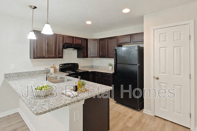 Building Photo - 681 Melba St