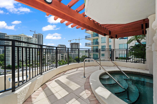 Building Photo - 600 W Las Olas Blvd