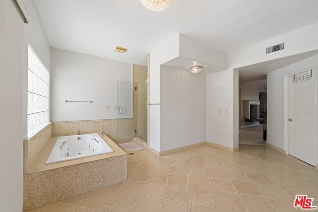 Building Photo - 15656 Crownridge Pl