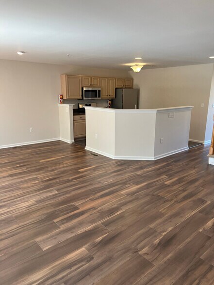 Building Photo - 143 Hampshire Dr