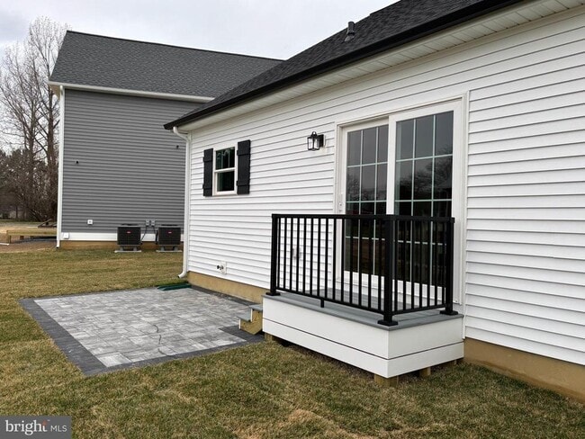 Building Photo - 14 Sandy Ln