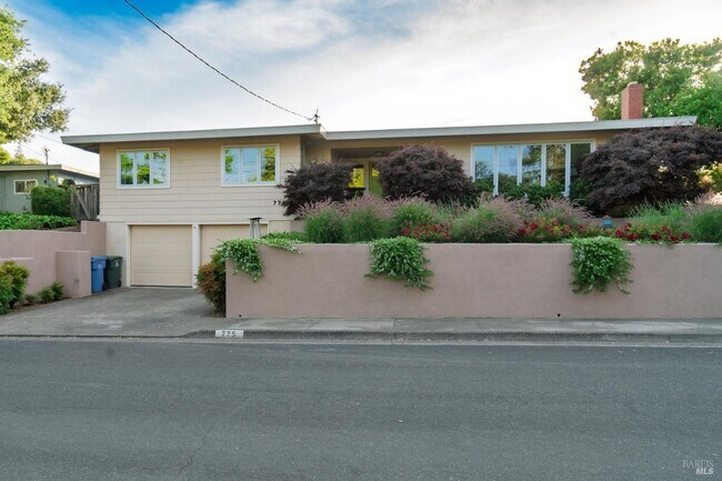 Building Photo - 775 Josephine Ln