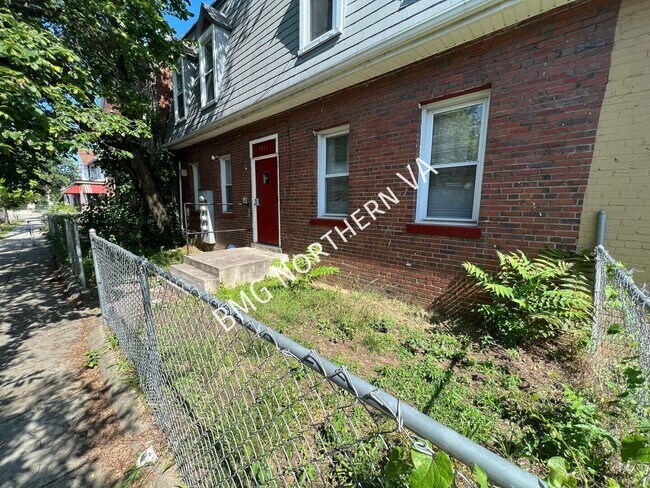 Building Photo - 1314 T St SE