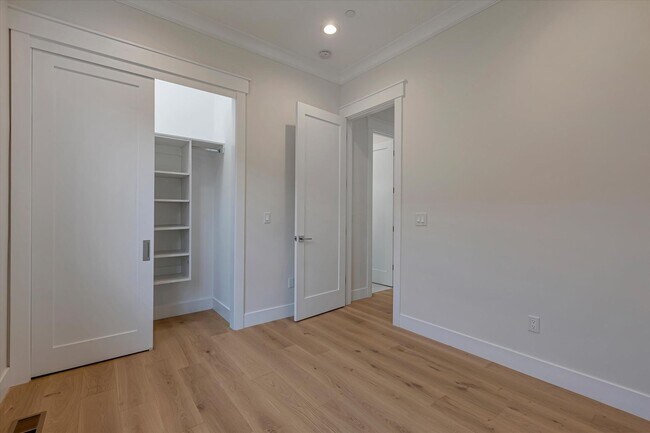 Building Photo - Newer High-Tech Home | Top Schools | Great...