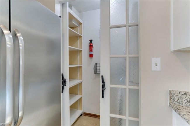 Building Photo - 829 Arondale Crescent