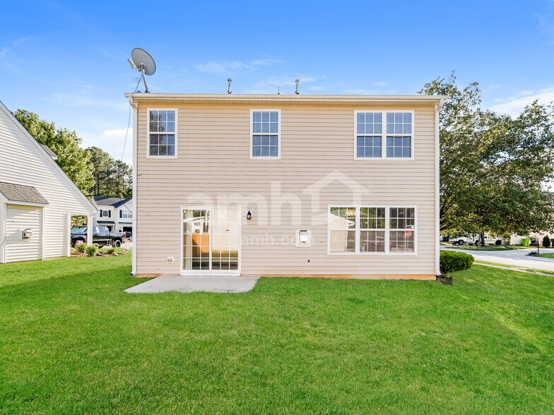 Building Photo - 5436 Kissimmee Ln