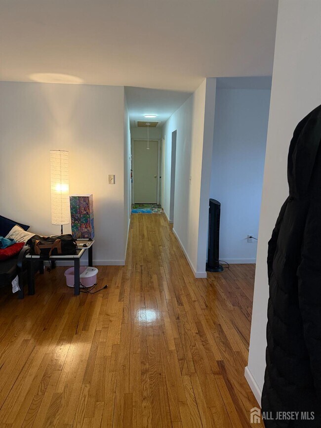 Building Photo - 34 Nelson Ave