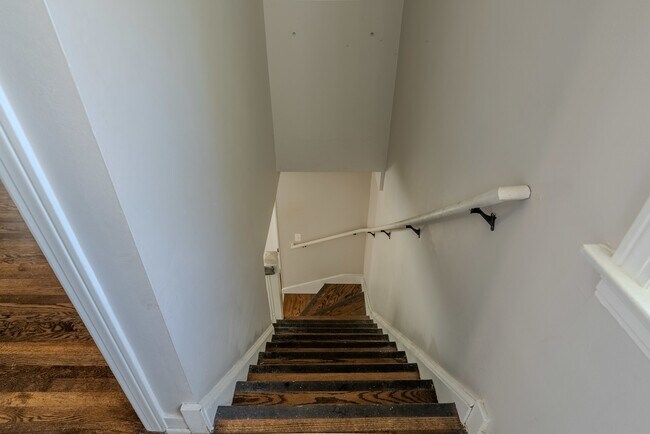 Building Photo - 4210 Maple Ave