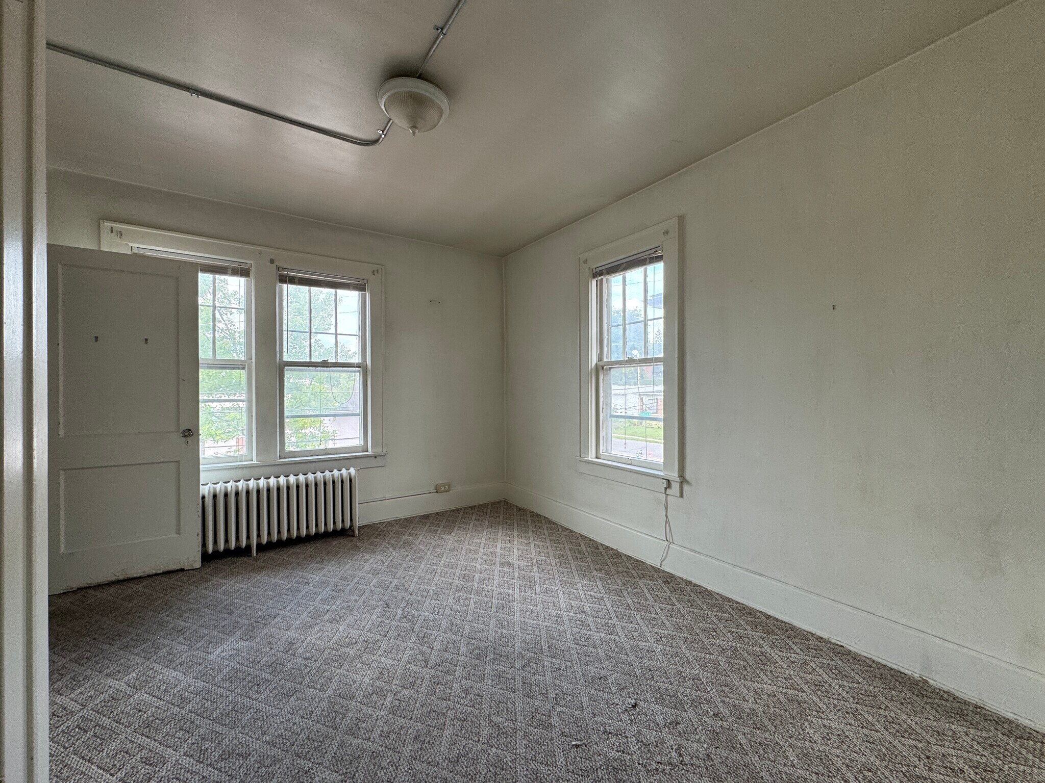 Building Photo - 132 Simpson St