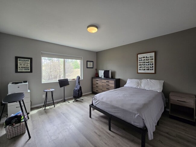 Building Photo - Beautiful Quemazon Home (5085 Alegria)