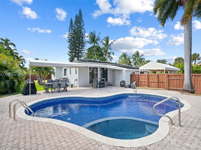 Building Photo - 2301 E Las Olas Blvd